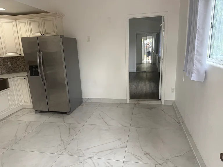 4044 N Cordoba Ave — Photo 3