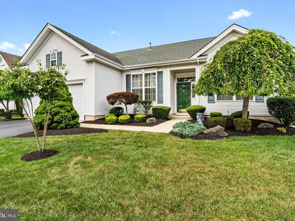 33 Silver Lake Dr, Barnegat, NJ 08005