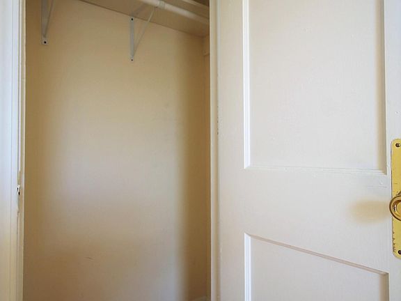4th image of 3000 N Whipple St #U02