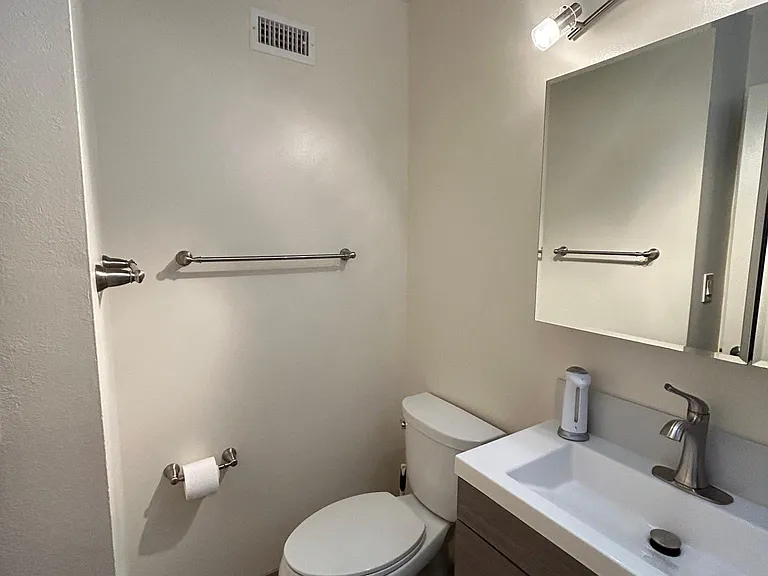 76 Warwick Pl — Photo 4