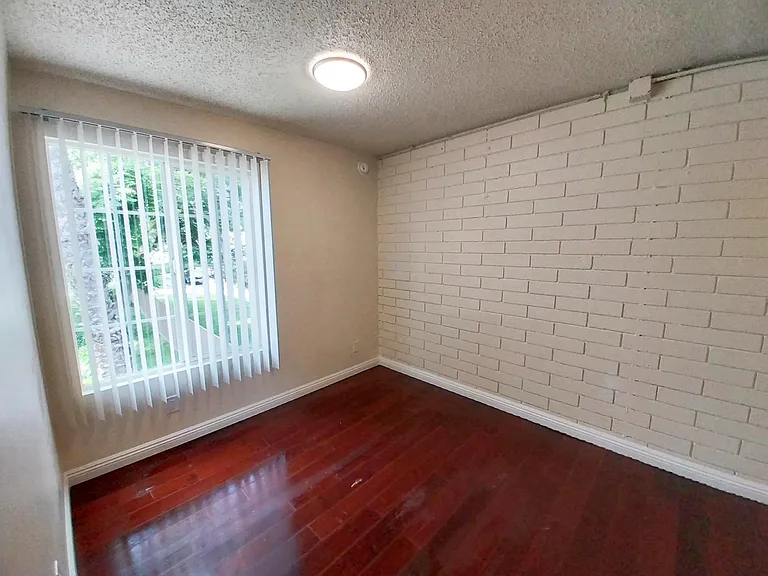 424 Anderwood Ct — Photo 9