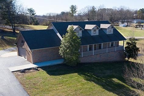 3rd image of 207 Cliffview Dr