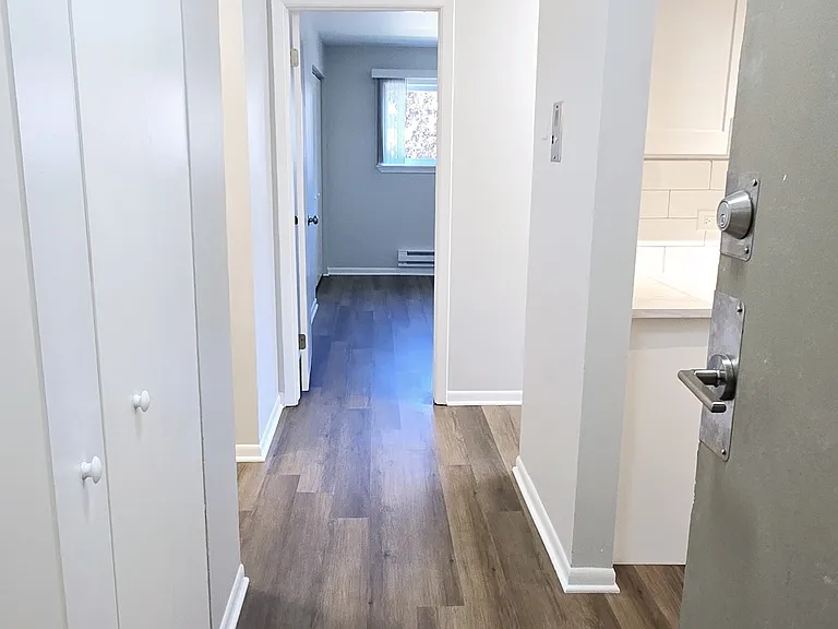 10 Oak Ave — Photo 6