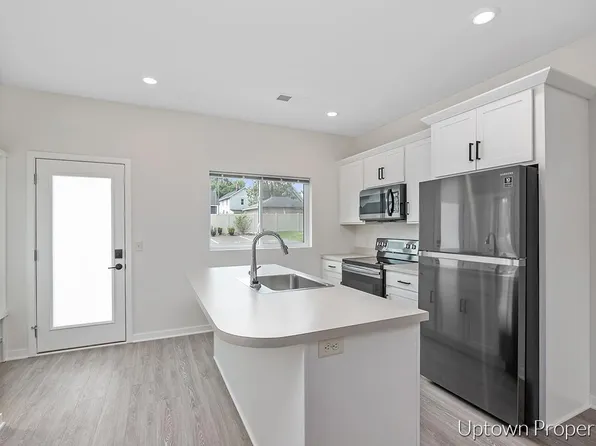 937 Fulton St W #13, Grand Rapids, MI 49504