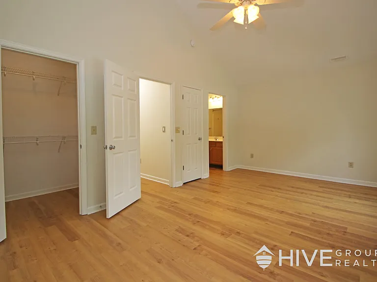2411 Avonlea Ln — Photo 9