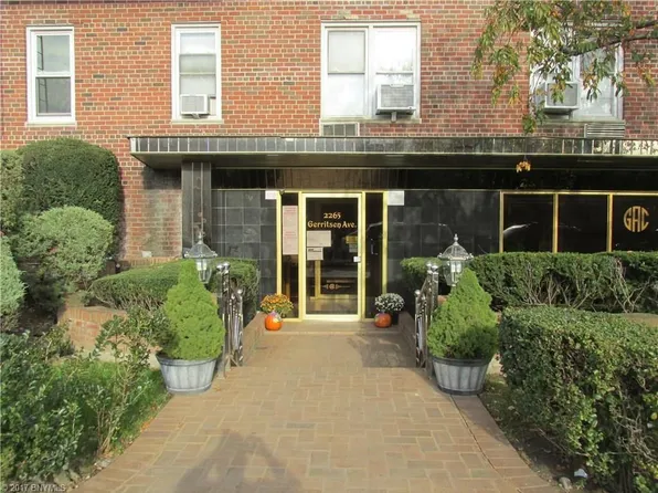 2265 Gerritsen Avenue image 1 of 18