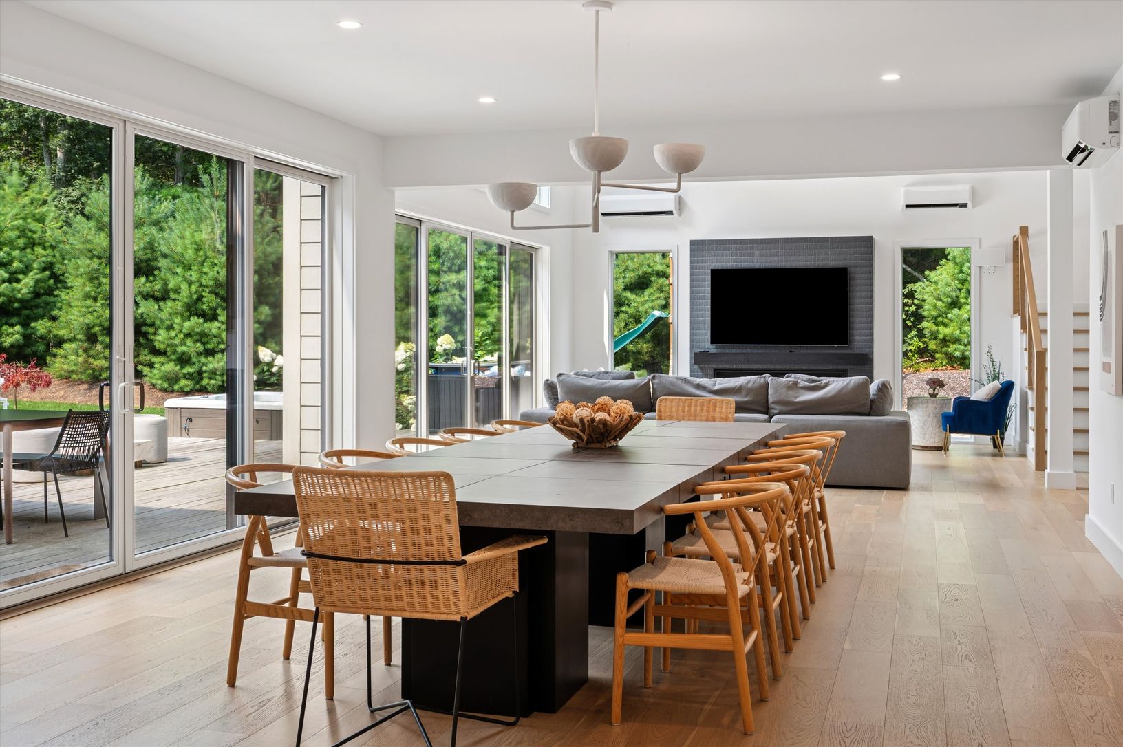 Large Dining Area Seats 12