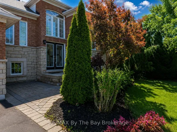 121 Royal Beech Dr, Wasaga Beach, ON L9Z 2N2