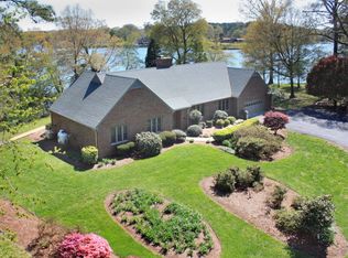 273 Oak Ln, Reedville, VA 22539