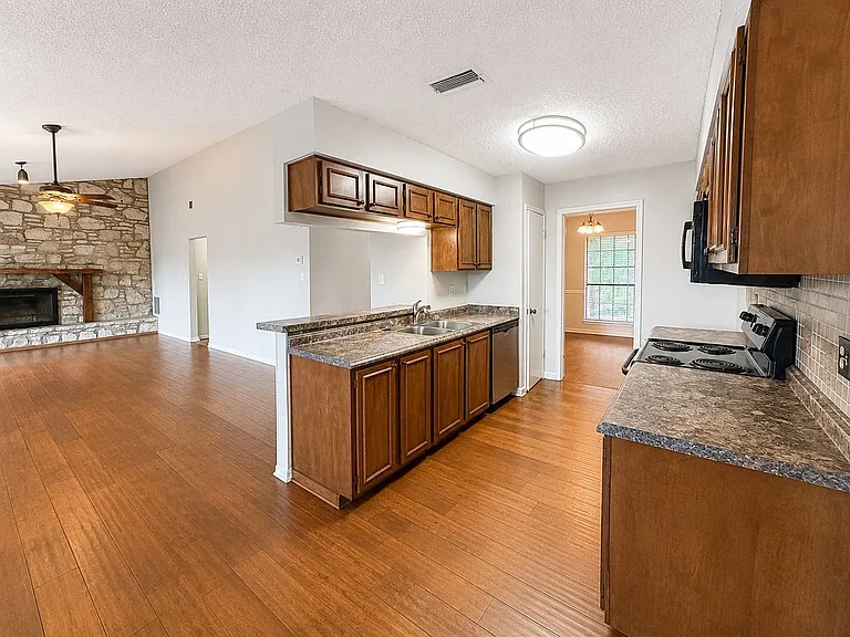 16606 Martins Ferry St — Photo 12