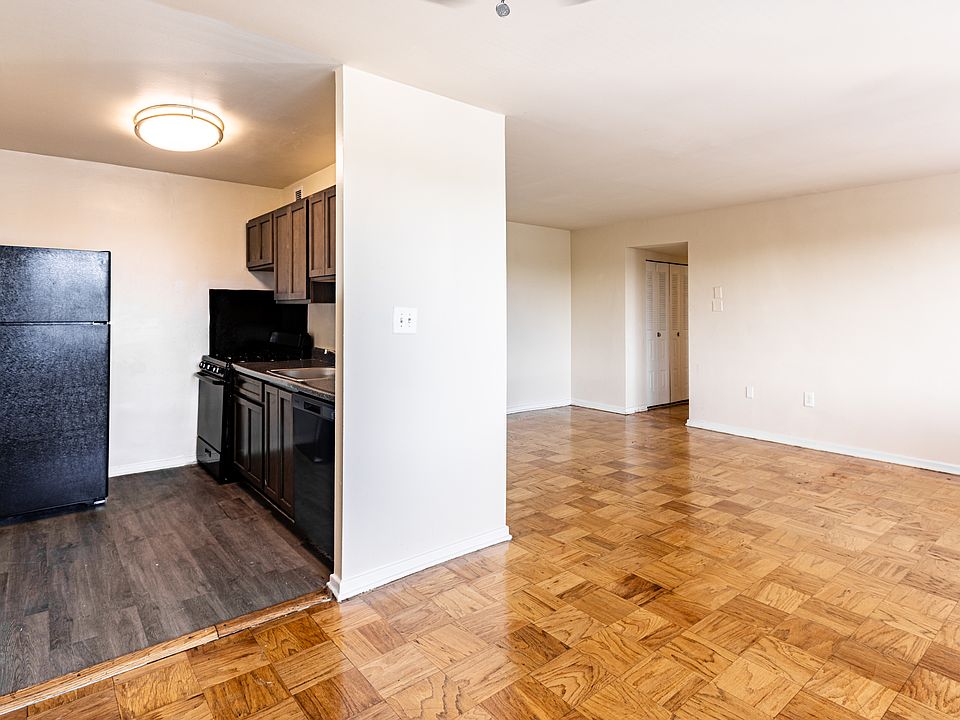 Kitchen & Living Area