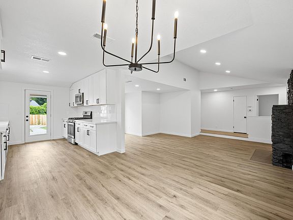 4th image of 9863 Mosswood Cir