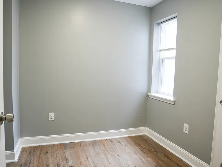 1615 N Spring St — Photo 13