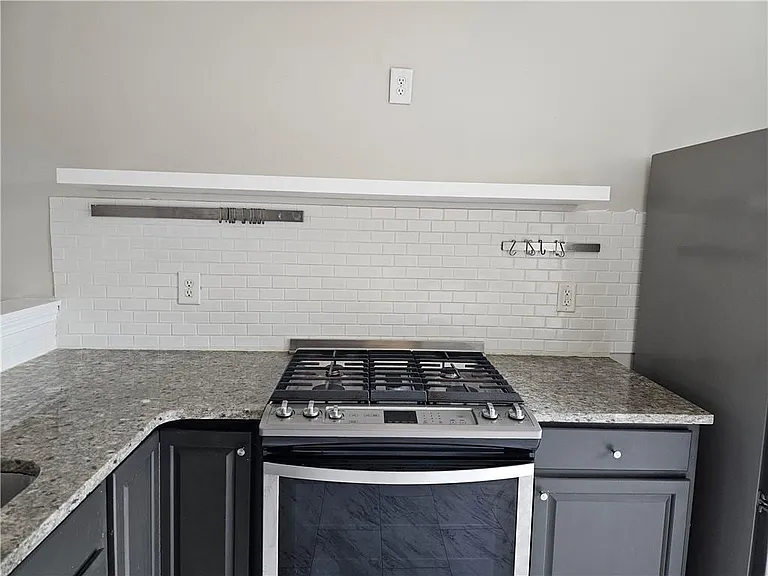 1021 Thornborough Dr — Photo 6