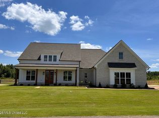 4233 Edison Dr, Nesbit, MS 38651
