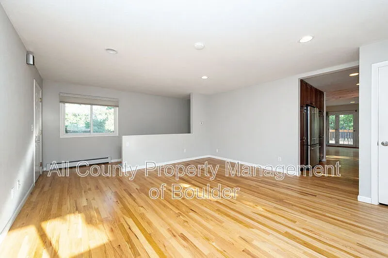 3 bed, 3.0 bath, 2208 sqft, $4,300 — Photo 3