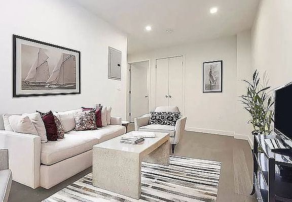 2nd image of 314 W 39th St APT 5E