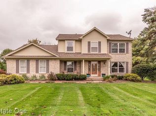13608 Windmoor Dr, South Lyon, MI