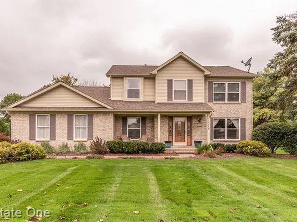 13608 Windmoor Dr, South Lyon, MI 48178