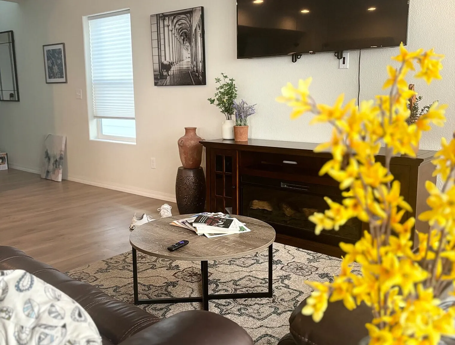 3 bed, 2.5 bath, $4,357 — Photo 2