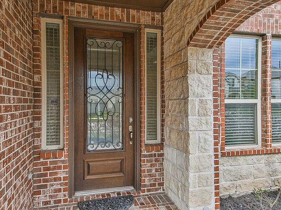3rd image of 3319 Breeze Bluff Way