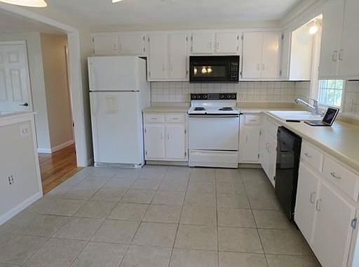 5th image of 44 Roosevelt Dr