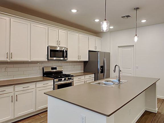 5th image of 10142 W Wood St