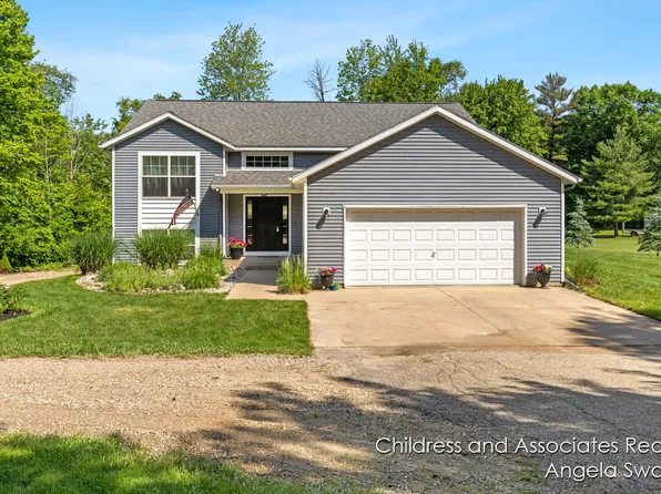 1306 Paige Ln, Bailey, MI 49303