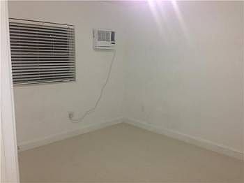 5th image of 401 Collins Ave APT 8