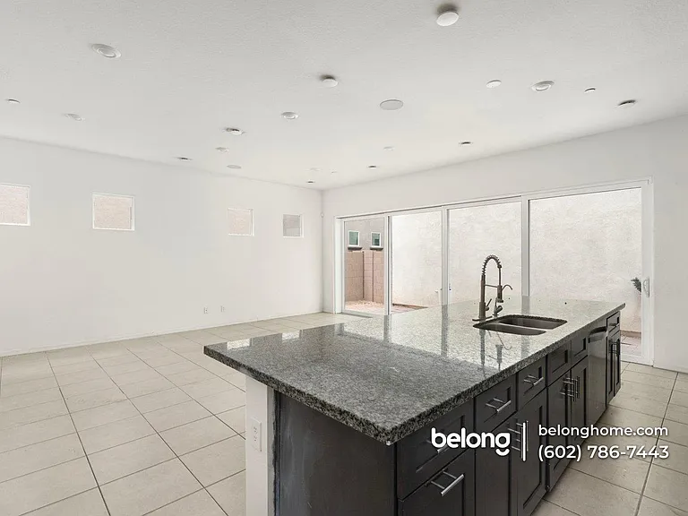 221 E Balsam Dr — Photo 11