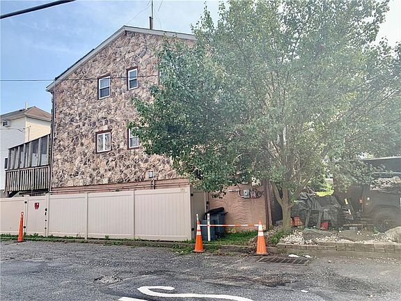 5th image of 301 Hamden Ave