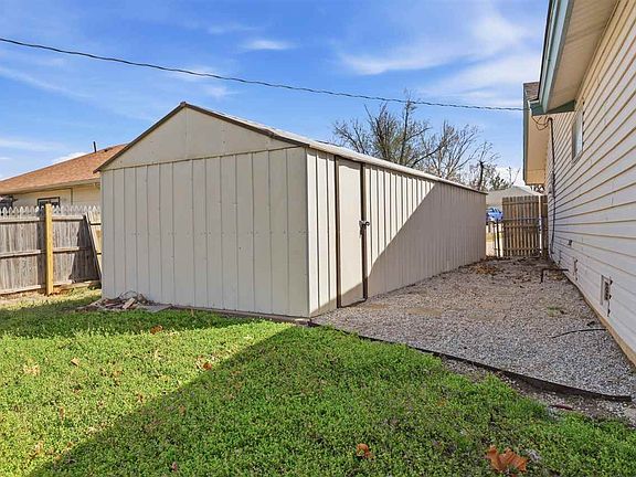 5th image of 3413 Meadow Ln