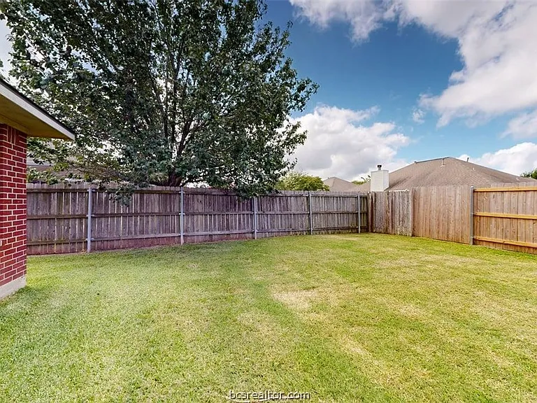 2404 Trace Mdws — Photo 23