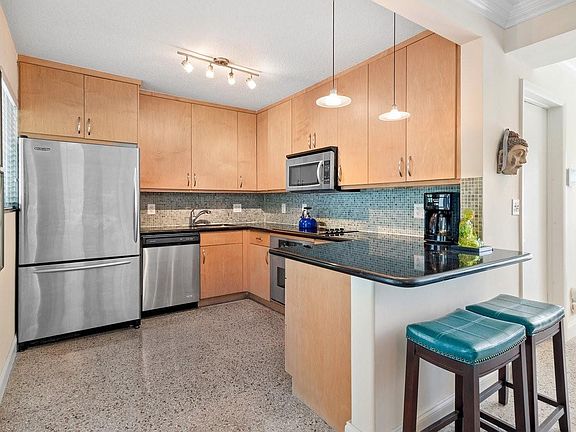 4th image of 4620 NE 2nd Avenue
