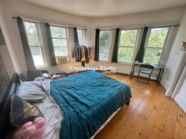 86 Kirkland St APT 2R, Cambridge, MA 02138