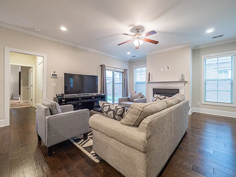 3057 Girard Dr — Photo 16