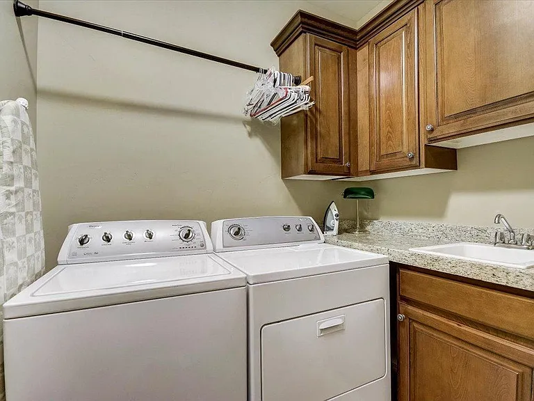 10223 N Rustler Ct — Photo 18