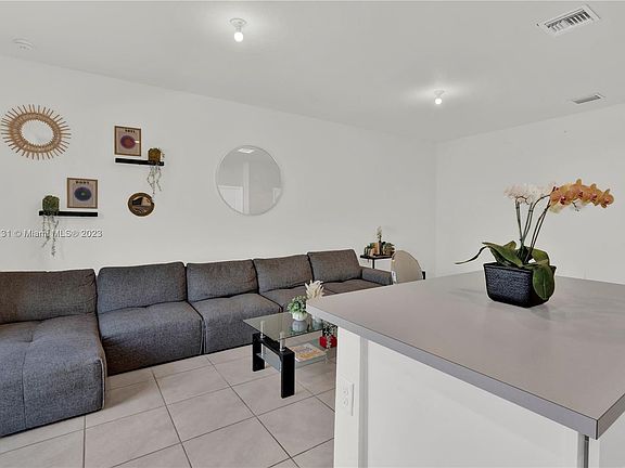 3rd image of 1146 SW 6th Ave #1146