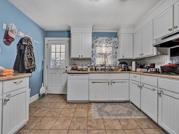 4th image of 135 Hillcrest Dr