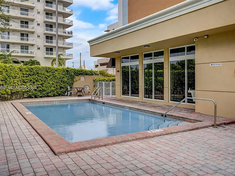 2425 SW 27th Ave #806 — Photo 32