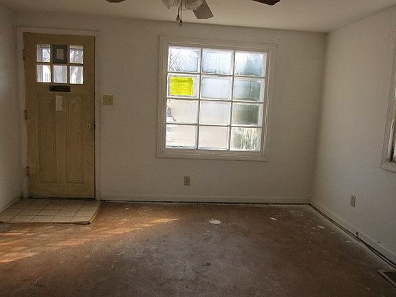 4th image of 804 Gould St