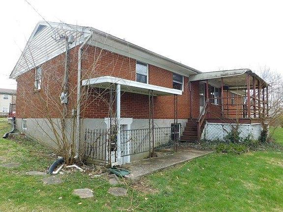 5th image of 79 Spruce Dr