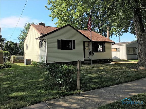 2nd image of 624 Midfield Dr