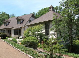 1225 Broomstick Ln, Town and Country, MO 63017