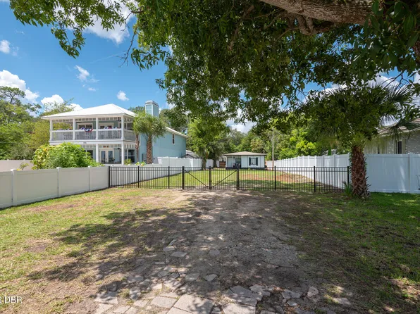 1438 Riverside Dr, Holly Hill, FL 32117