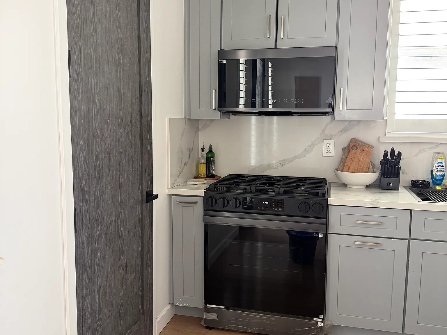 3 bed, 1200 sqft, $3,500 — Photo 2
