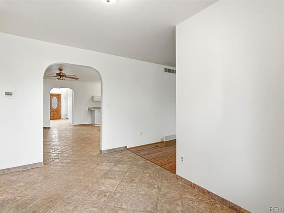 5th image of 61 Scott Drive S