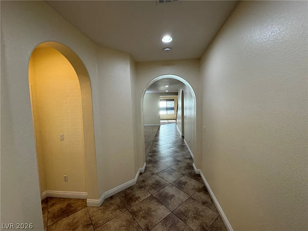 5 bed, 3.0 bath, 3146 sqft, $3,200 — Photo 3