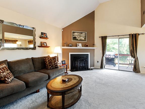 3rd image of 202 Orchard Hill Ln