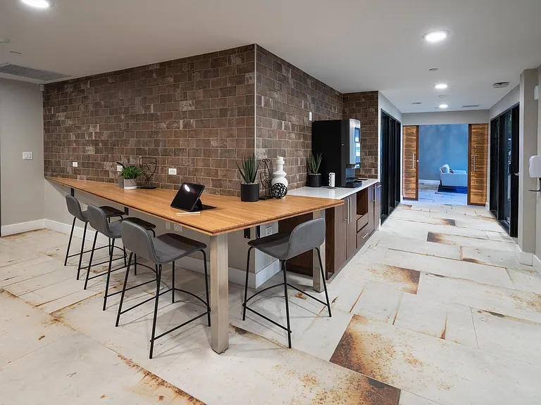 The Harlowe — Photo 18